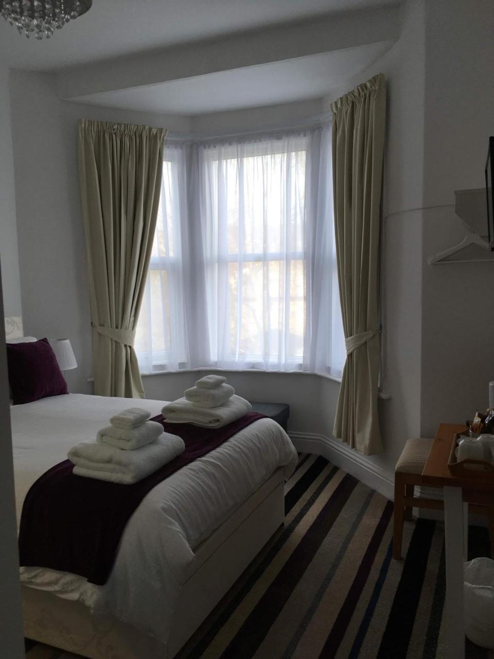 Fernville Guest House เวสตัน-ซูเปอร์-แมร์ ภายนอก รูปภาพ
