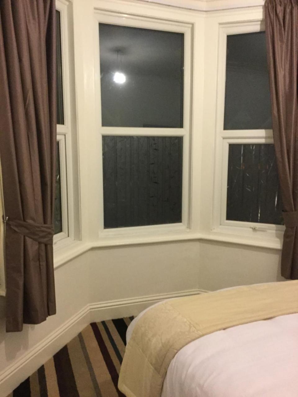 Fernville Guest House เวสตัน-ซูเปอร์-แมร์ ภายนอก รูปภาพ