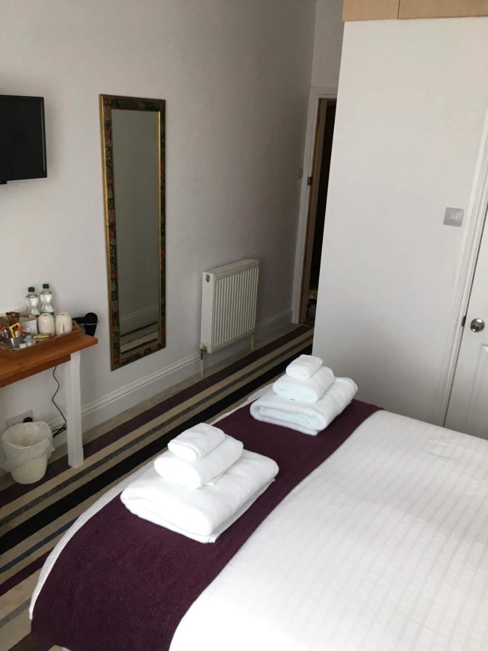 Fernville Guest House เวสตัน-ซูเปอร์-แมร์ ภายนอก รูปภาพ