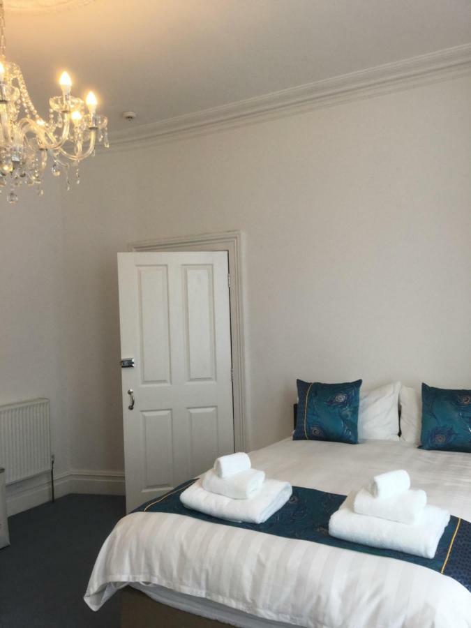 Fernville Guest House เวสตัน-ซูเปอร์-แมร์ ภายนอก รูปภาพ