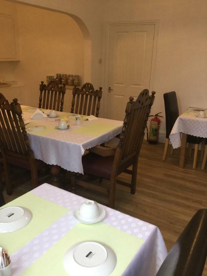 Fernville Guest House เวสตัน-ซูเปอร์-แมร์ ภายนอก รูปภาพ