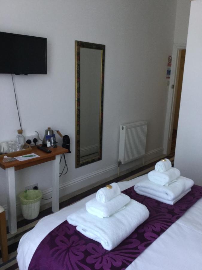 Fernville Guest House เวสตัน-ซูเปอร์-แมร์ ภายนอก รูปภาพ