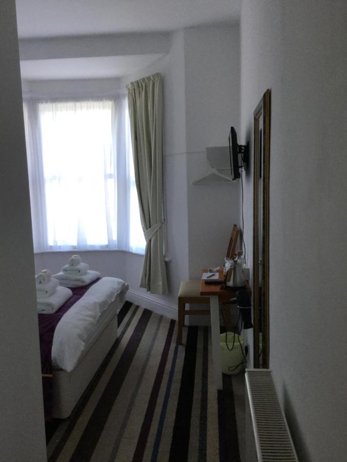 Fernville Guest House เวสตัน-ซูเปอร์-แมร์ ภายนอก รูปภาพ