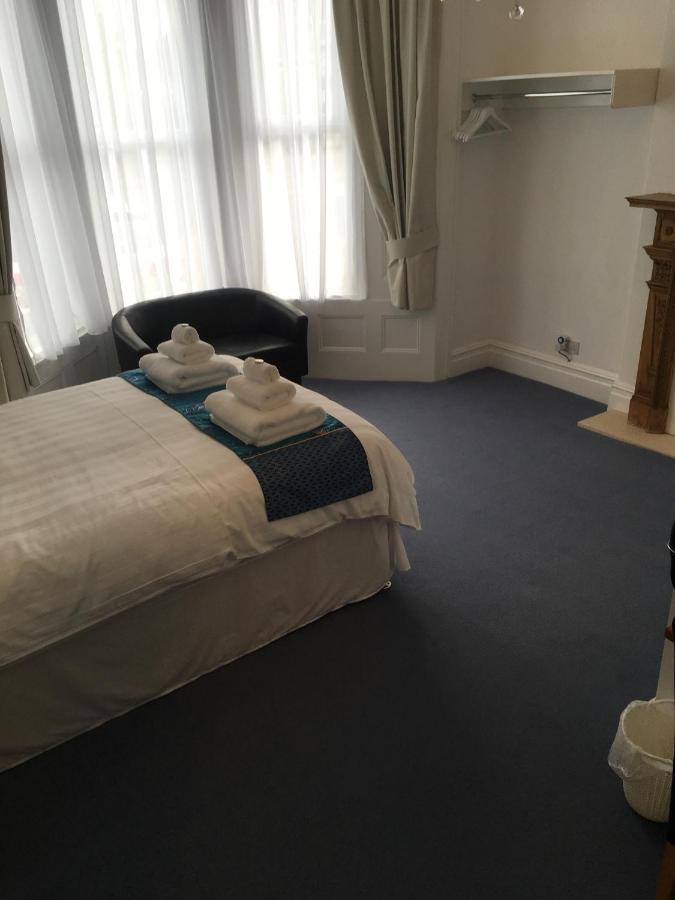 Fernville Guest House เวสตัน-ซูเปอร์-แมร์ ภายนอก รูปภาพ