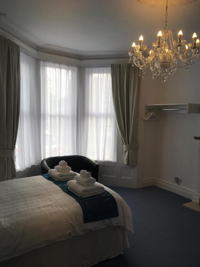 Fernville Guest House เวสตัน-ซูเปอร์-แมร์ ภายนอก รูปภาพ