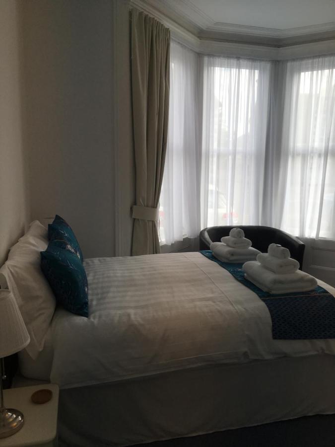Fernville Guest House เวสตัน-ซูเปอร์-แมร์ ภายนอก รูปภาพ