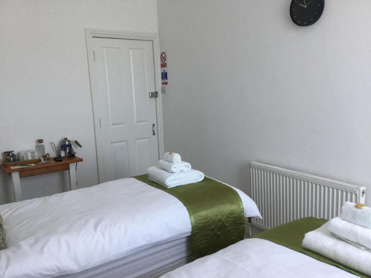 Fernville Guest House เวสตัน-ซูเปอร์-แมร์ ภายนอก รูปภาพ