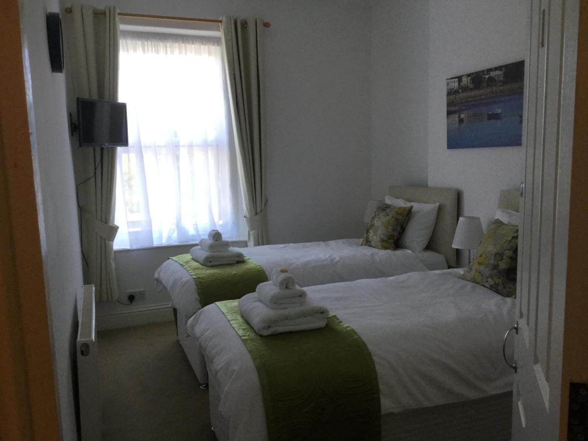 Fernville Guest House เวสตัน-ซูเปอร์-แมร์ ภายนอก รูปภาพ